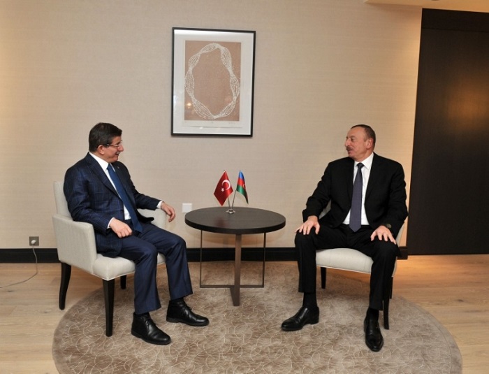 Ilham Aliyev mit dem Ministerpräsidenten der Türkei getroffen